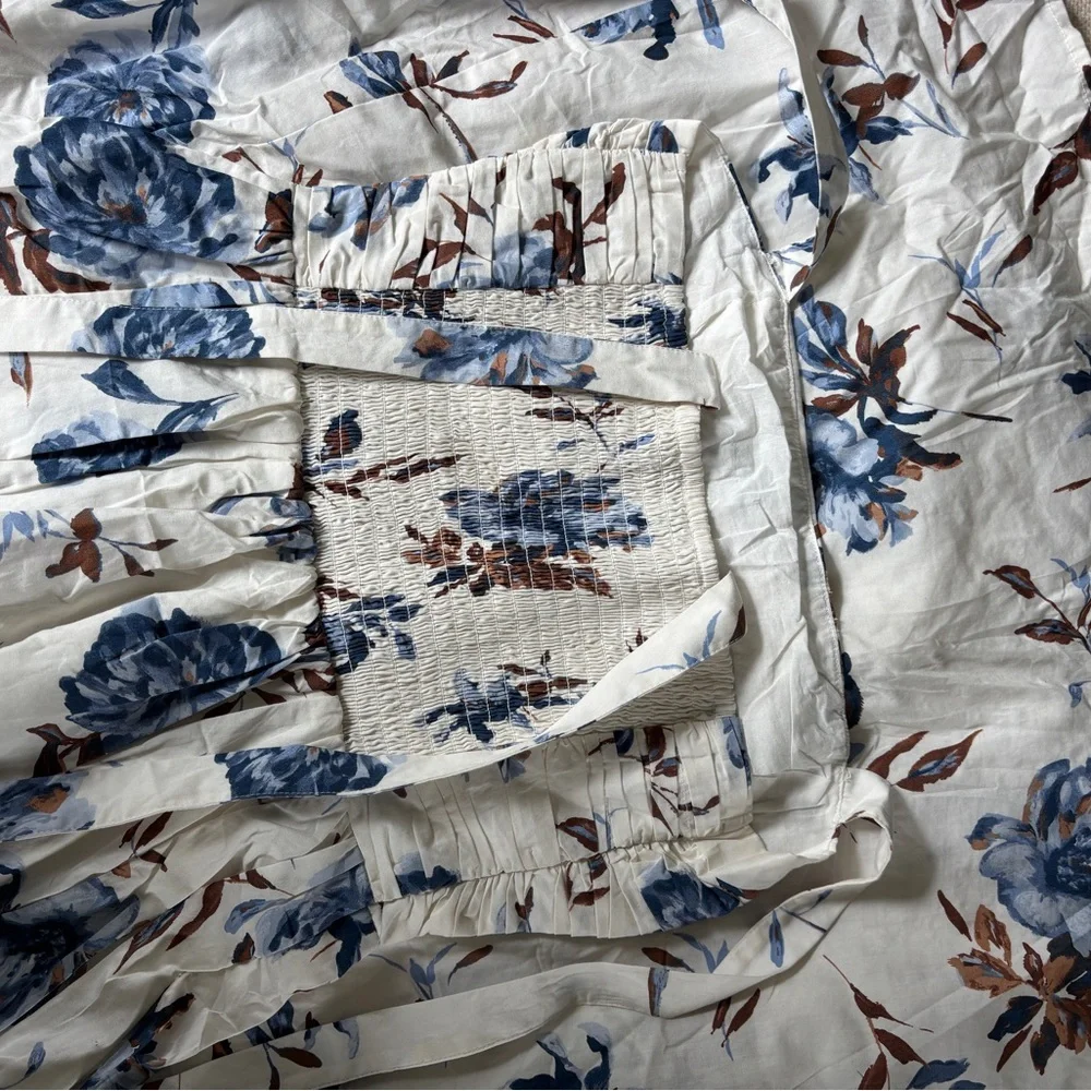 Abercrombie & Fitch White Maxi Dress with Blue Floral Print (S TALL)